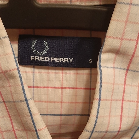 Short sleeve fred perry button down. - Picture 2 of 4